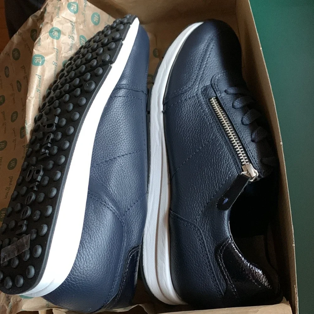 Navy Blue Leather sneakers. US 8.5
In Box, Never Used - Picture 10 of 14